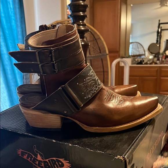 Freebird Brown Heeled Boots with Western Flair - Picture 3 of 3